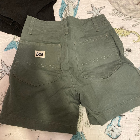 Lot 2 pairs of Lee’s Shorts - Picture 5 of 5